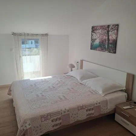 N & V Poreč