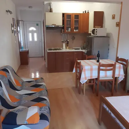 N & V Apartment *