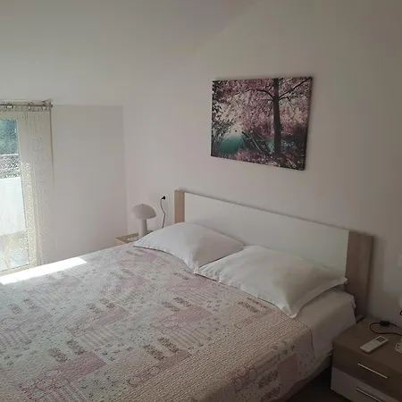 N & V Apartment *