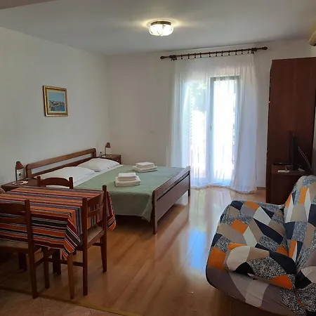 N & V Apartment *